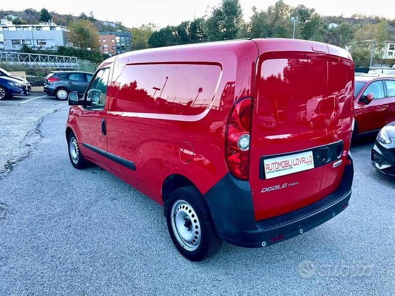 Usata Fiat Doblò 120 CV (88 kW) 2021 Rosso Monovolume