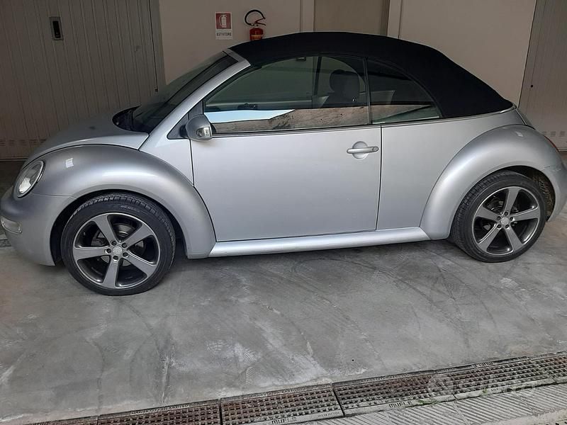 Usata VW New Beetle 101 CV (74 kW) 2007 Grigio Utilitaria