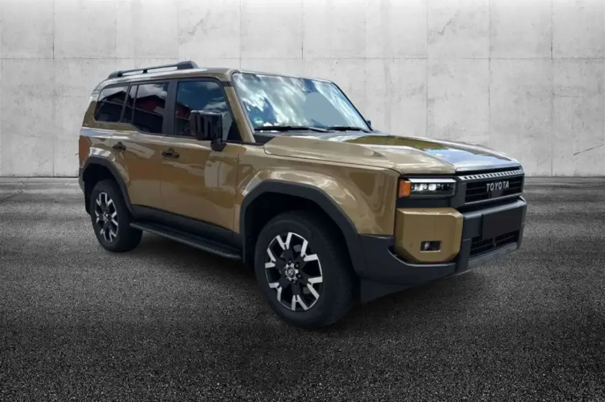 Usata Toyota Land Cruiser Lounge 205 CV (150 kW) 2024 Marrone Station wagon