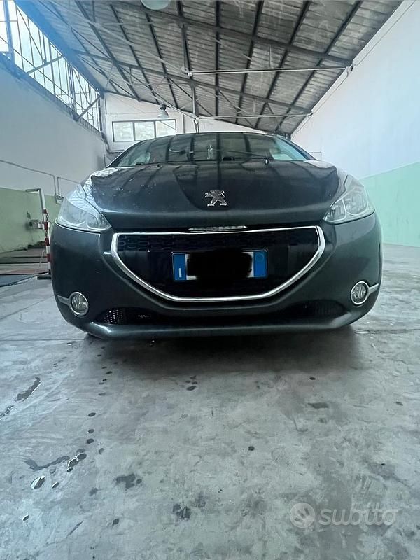 Usata Peugeot 208 68 CV (50 kW) 2014 Grigio Utilitaria