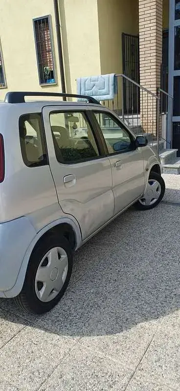 Usata Suzuki Ignis GL 83 CV (61 kW) 2002 Grigio Utilitaria