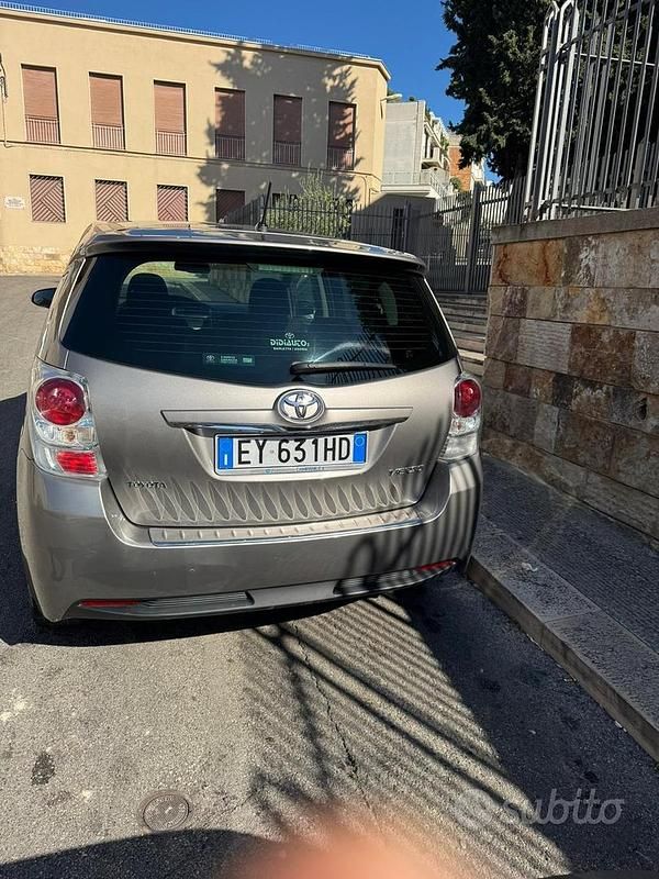 Usata Toyota Verso 112 CV (82 kW) 2015 Marrone Monovolume