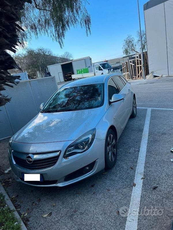 Usata Opel Insignia 220 CV (161 kW) 2015 Grigio Station wagon
