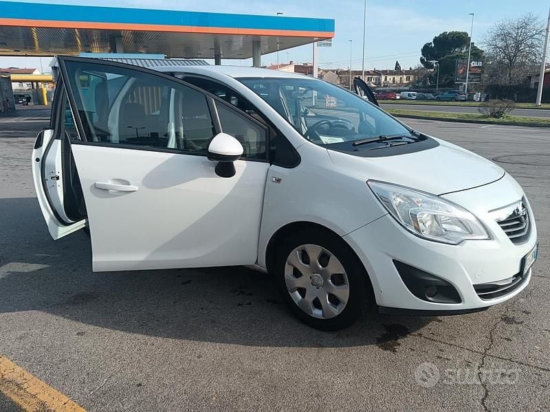 Usata Opel Meriva 101 CV (74 kW) 2011 Bianco Monovolume