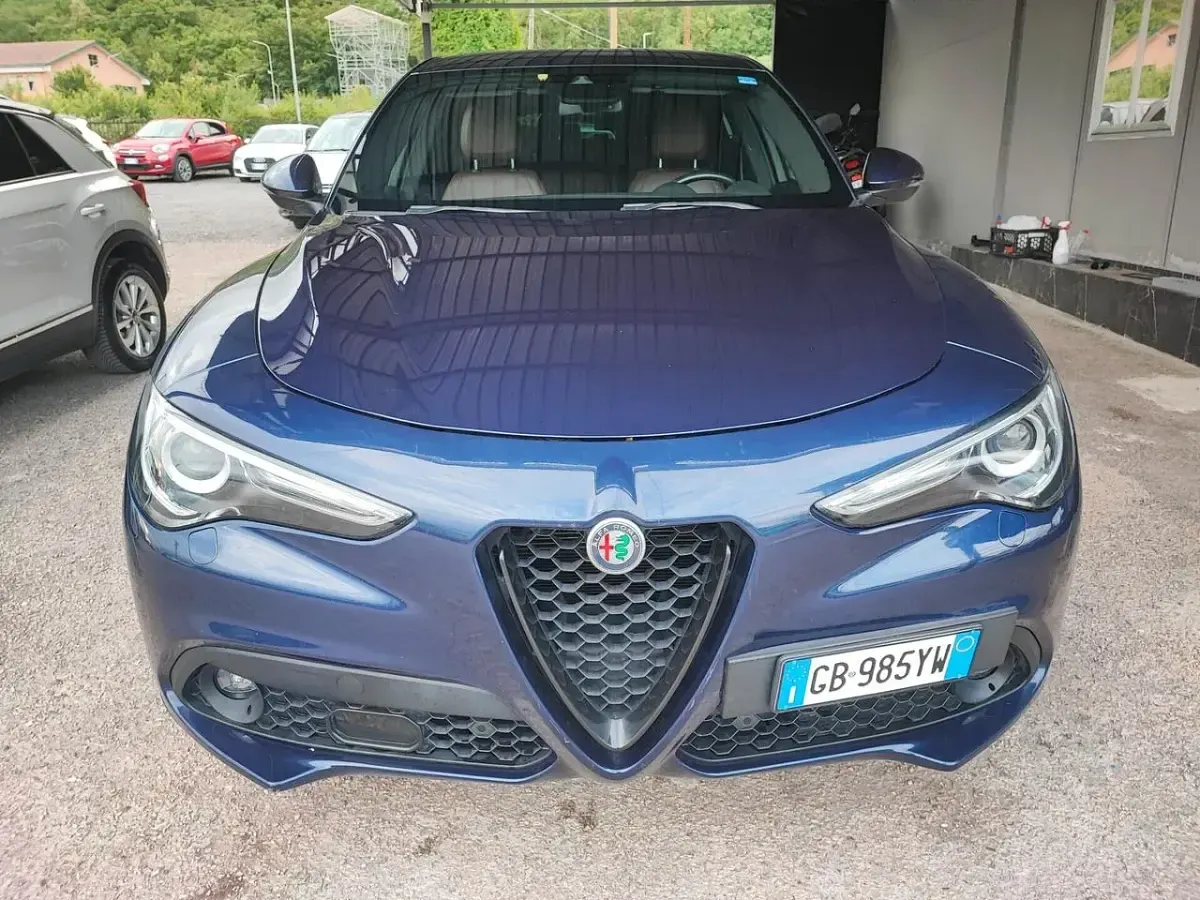 Usado Alfa Romeo Stelvio Veloce 210 CV (154 kW) 2020 Azul SUV