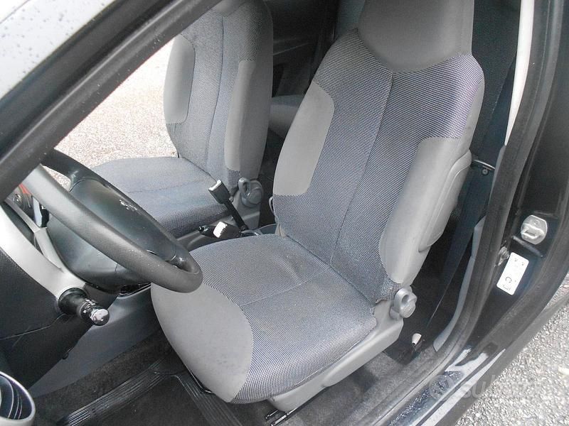 Usata Peugeot 107 68 CV (50 kW) 2006 Nero Utilitaria