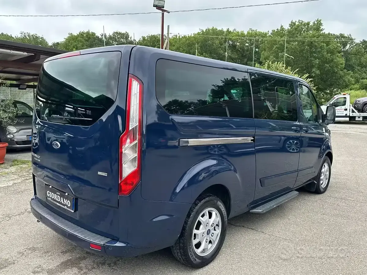 Usata Ford Tourneo 125 CV (91 kW) 2013 Blu Monovolume