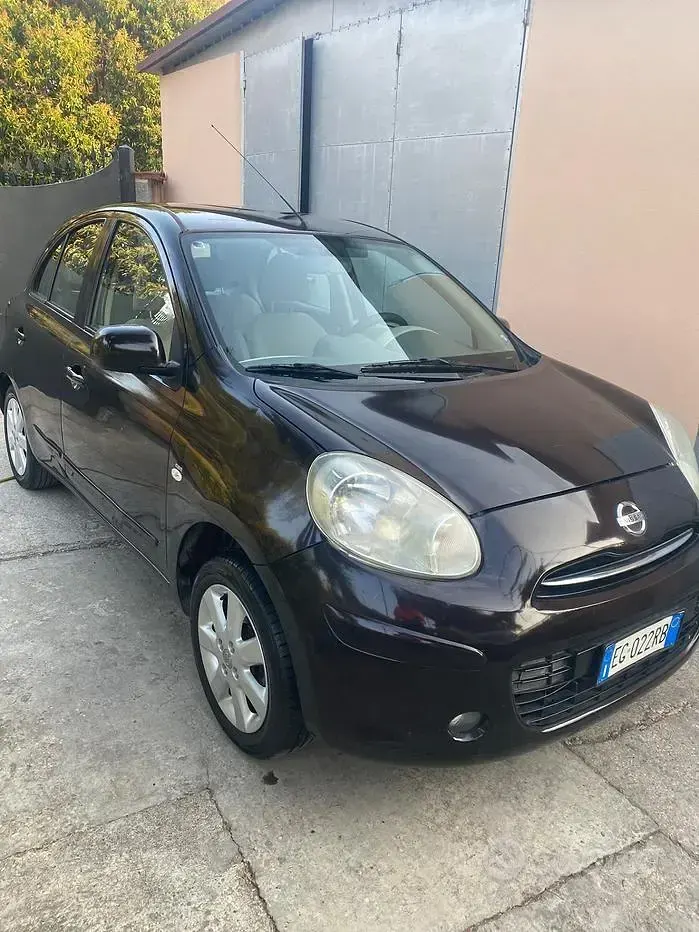 Usata Nissan Micra Tekna 80 CV (58 kW) 2011 Marrone Utilitaria