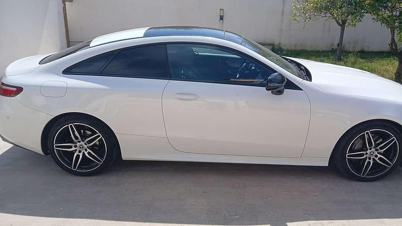 Usata Mercedes E220 Premium Plus 194 CV (142 kW) 2017 Bianco Coupé