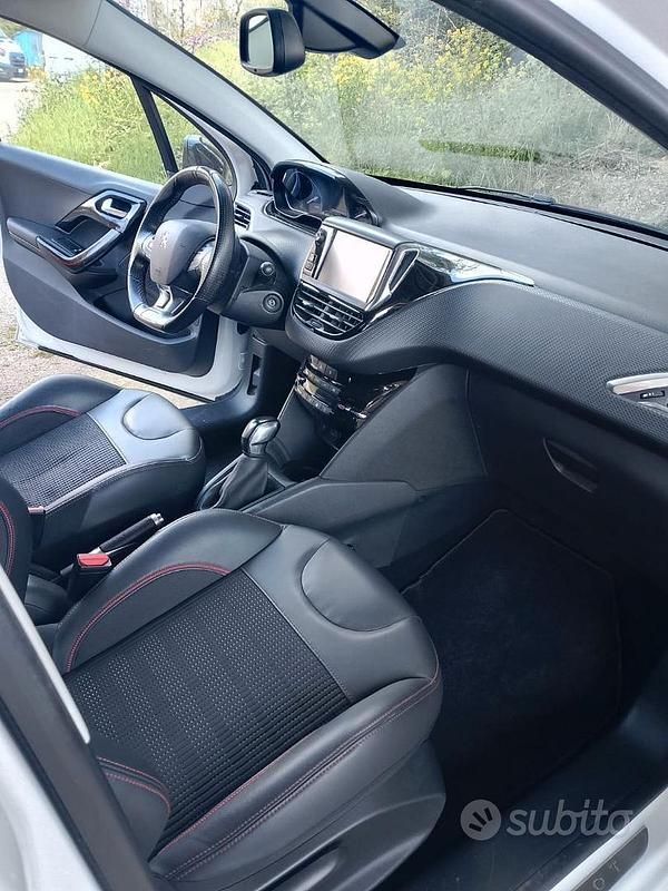 Usata Peugeot 208 GT-line 102 CV (75 kW) 2019 Bianco Utilitaria
