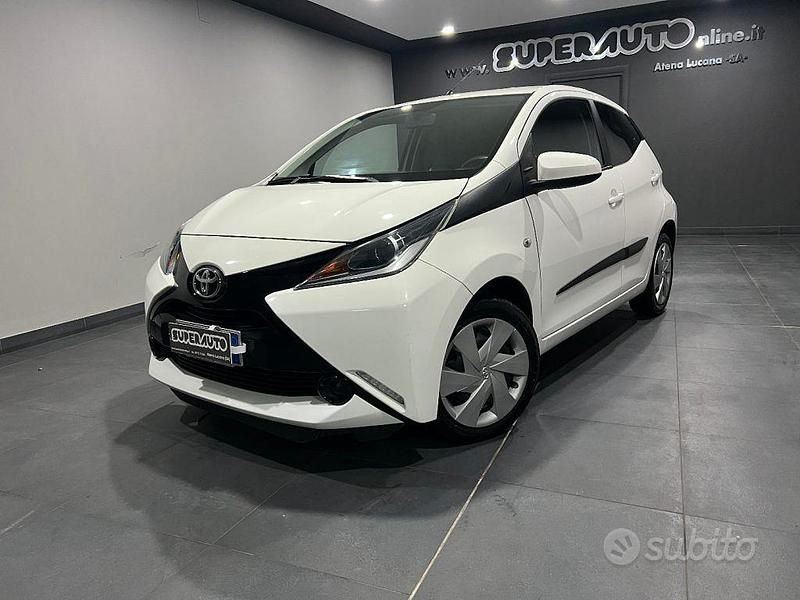 Usata Toyota Aygo X-clusiv 69 CV (50 kW) 2016 Bianco Utilitaria
