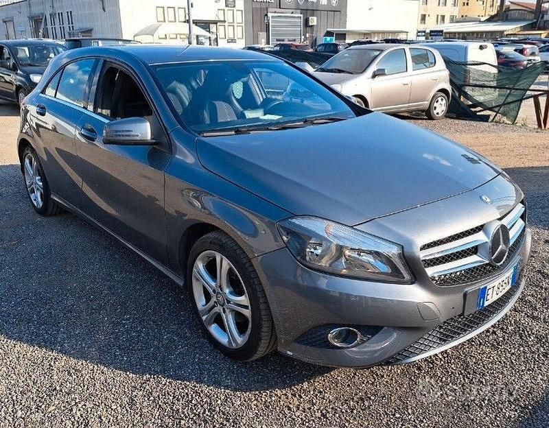 Usata Mercedes A180 109 CV (80 kW) 2014 Grigio Berlina