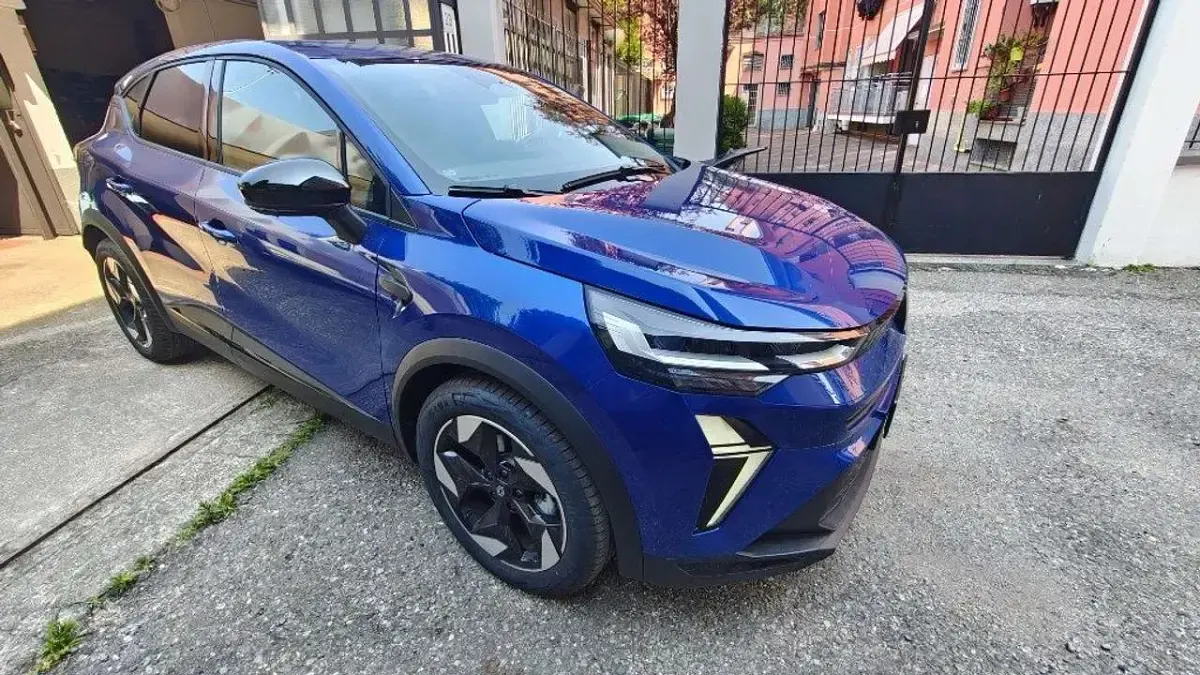 Usata Renault Captur Esprit Alpine 109 CV (80 kW) 2025 Blu elettrico SUV