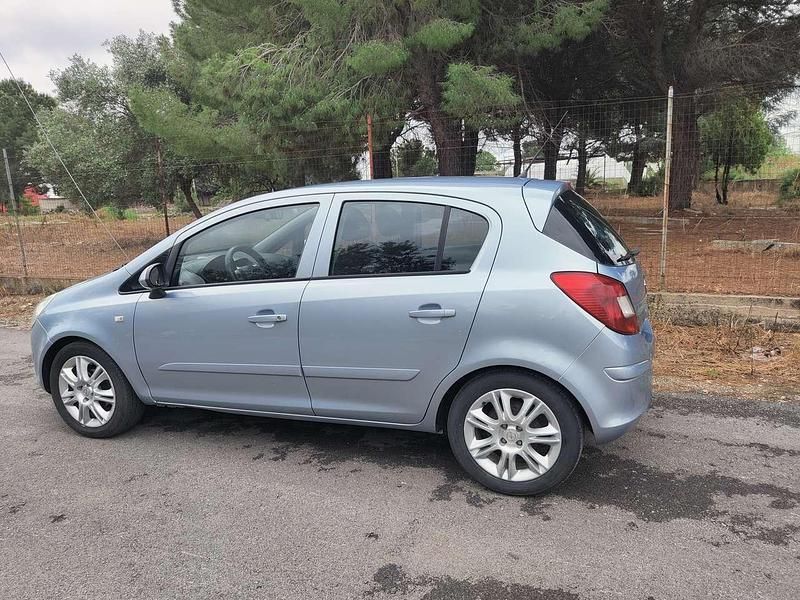 Usata Opel Corsa Enjoy 75 CV (55 kW) 2007 Blu/azzurro Utilitaria