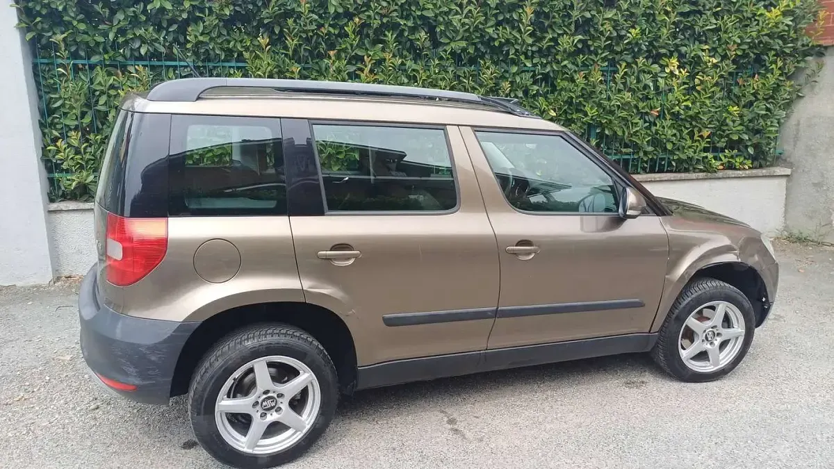 Usata Skoda Yeti Active 105 CV (77 kW) 2011 Beige SUV