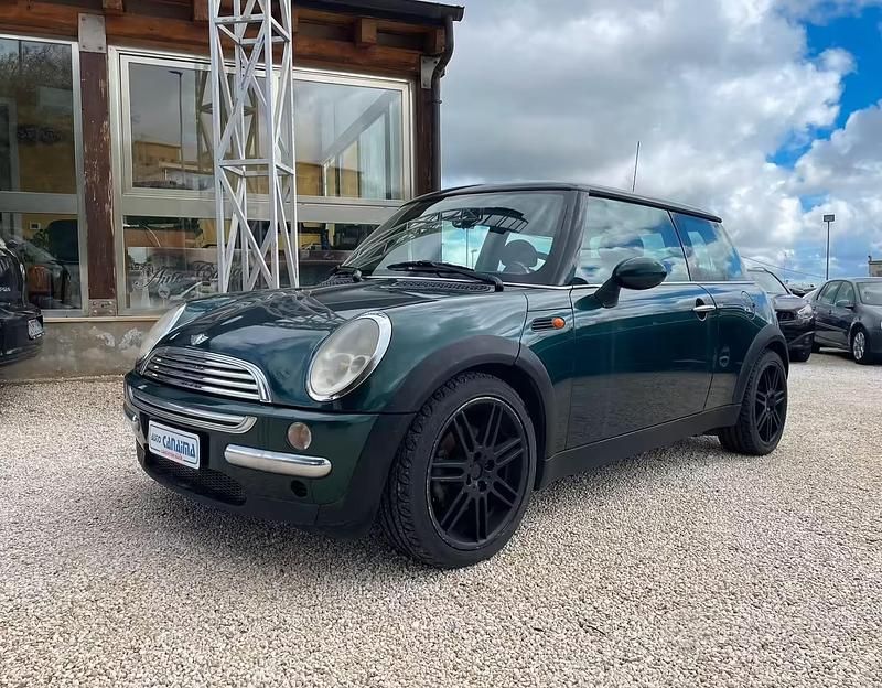Begagnad Mini ONE 90 HK (66 kW) 2004 Grön Halvkombi