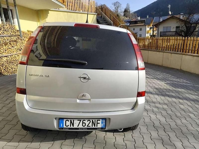 Usata Opel Meriva Cosmo 101 CV (74 kW) 2004 Argento Monovolume