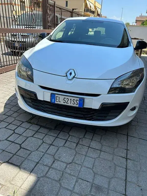 Usata Renault Mégane GrandTour Dynamique 110 CV (80 kW) 2012 Bianco Station wagon