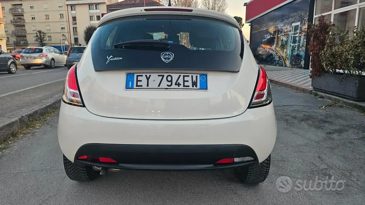 Usata Lancia Ypsilon S 95 CV (69 kW) 2015 Bianco Utilitaria