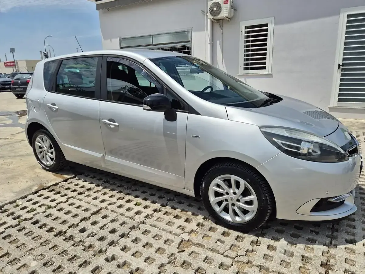 Usata Renault Scénic LIMITED 110 CV (80 kW) 2016 Grigio Monovolume