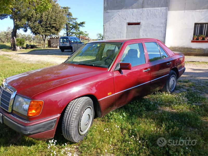 Usado Mercedes E200 1992 Rojo Berlina