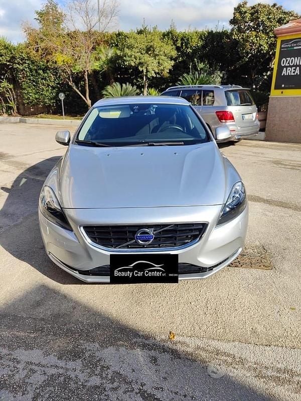 Usata Volvo V40 114 CV (83 kW) 2015 Grigio Berlina
