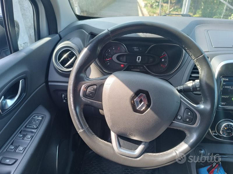 Usata Renault Captur Zen 90 CV (66 kW) 2017 Grigio SUV