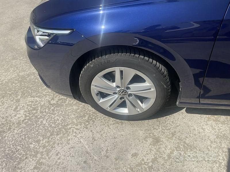 Usata VW Golf VIII Life 150 CV (110 kW) 2021 Blu Berlina