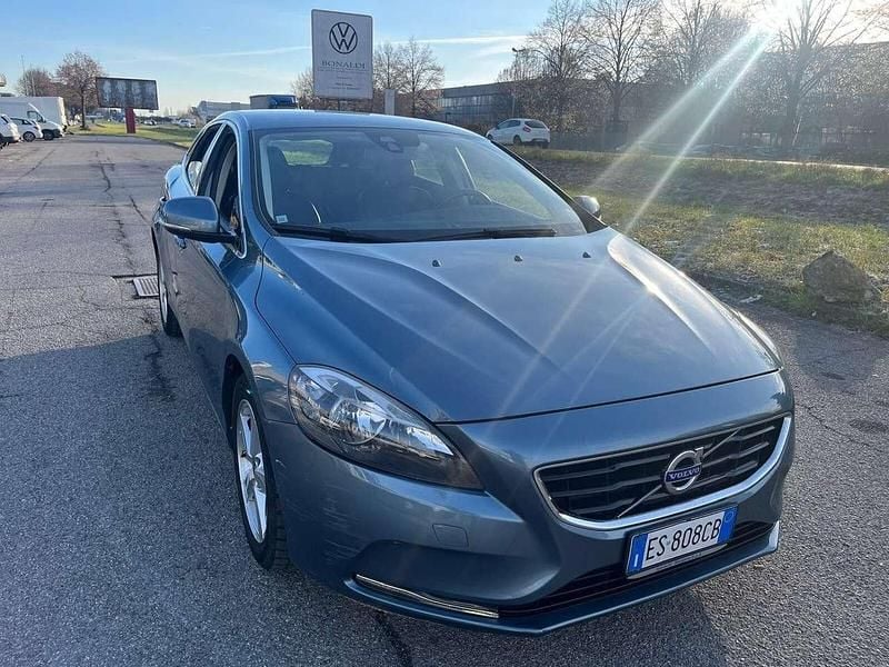 Usata Volvo V40 114 CV (83 kW) 2013 Blu Berlina
