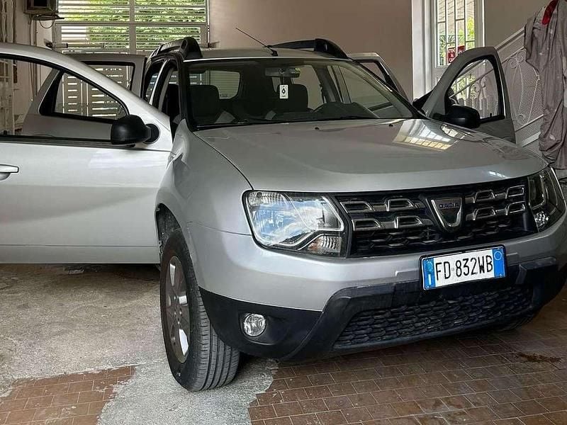 Usata Dacia Duster Lauréate 109 CV (80 kW) 2016 Argento SUV