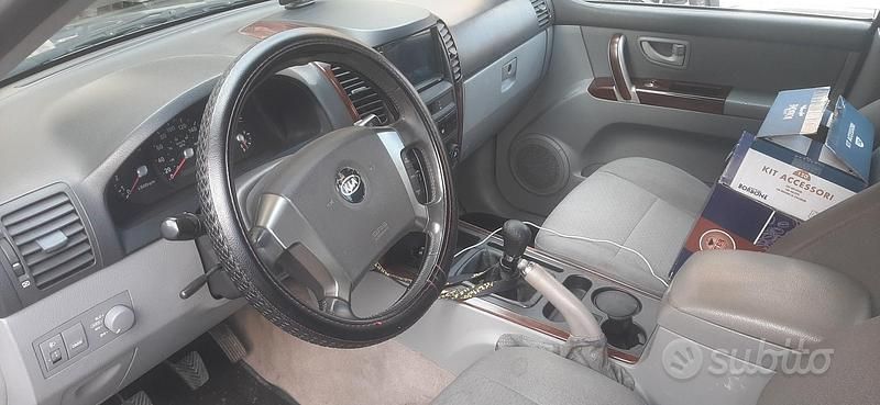 Usata Kia Sorento 140 CV (102 kW) 2005 Grigio SUV