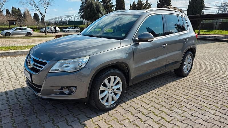 Usata VW Tiguan Style 140 CV (102 kW) 2011 Grigio SUV