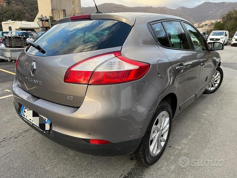 Usata Renault Mégane LIMITED 110 CV (80 kW) 2015 Grigio Berlina