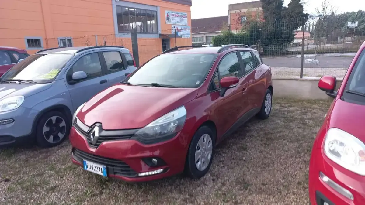 Usata Renault Clio 90 CV (66 kW) 2017 Rosso Station wagon