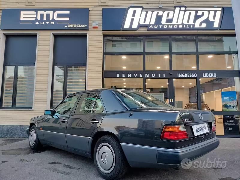 Usata Mercedes E200 137 CV (100 kW) 1992 Grigio Berlina