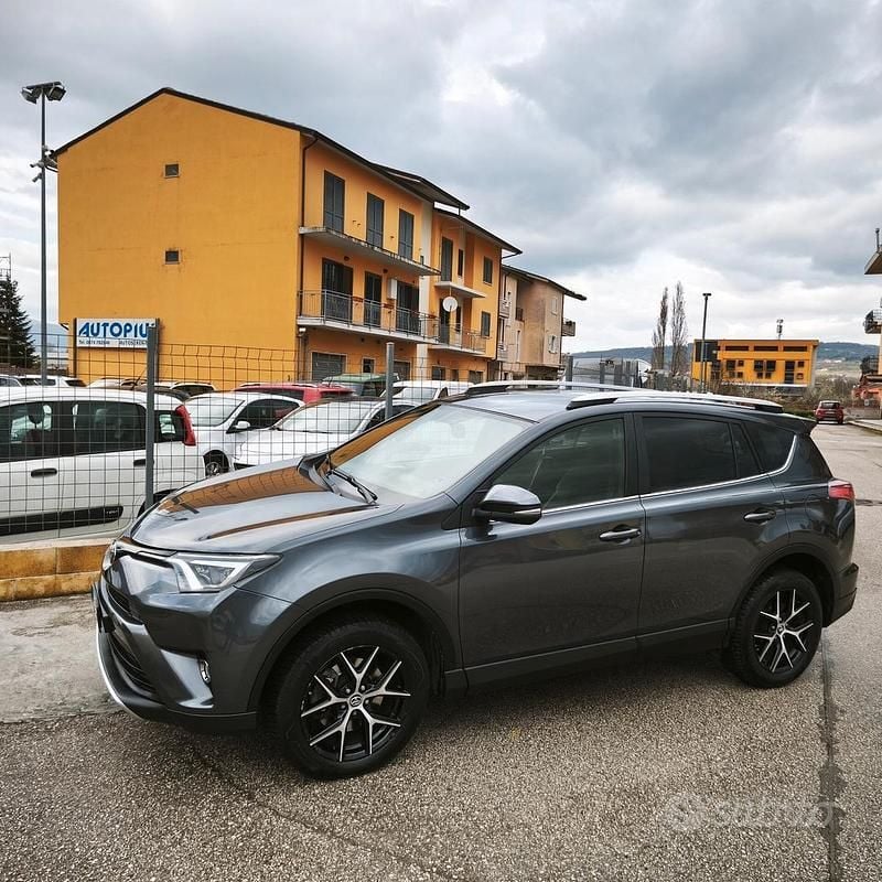 Usata Toyota RAV4 Style 143 CV (105 kW) 2016 Grigio SUV