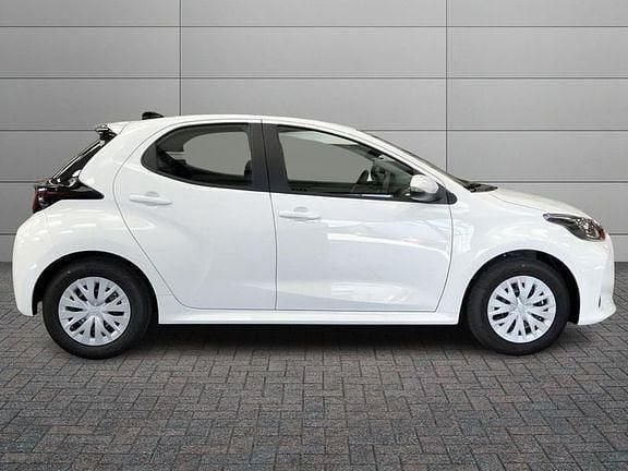 Nuova Toyota Yaris Hybrid Active 116 CV (85 kW) 2026 Bianco Berlina