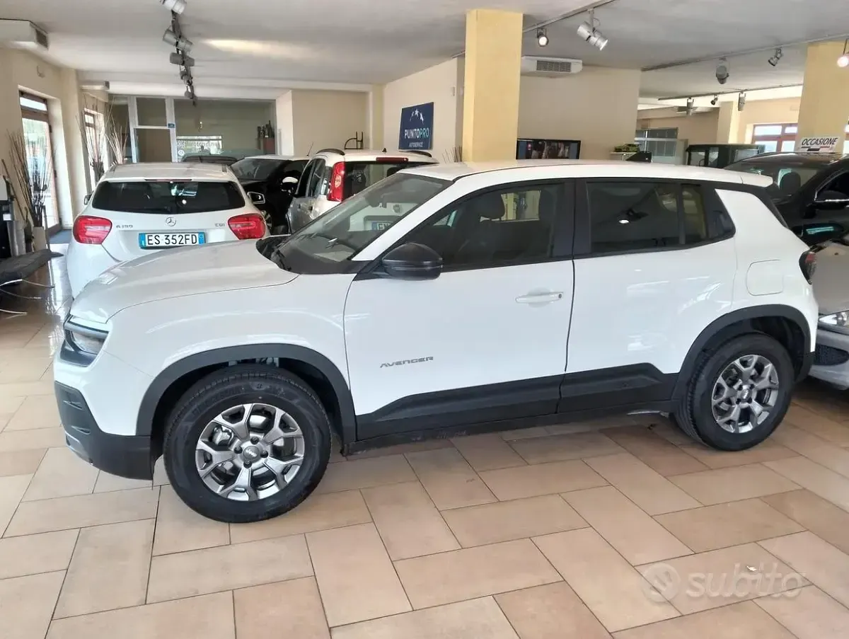 Usata Jeep Avenger Longitude 101 CV (74 kW) 2025 Bianco SUV