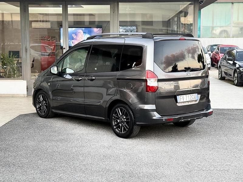 Usata Ford Tourneo Courier 75 CV (55 kW) 2019 Grigio Monovolume
