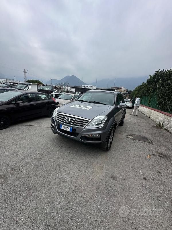Usata Ssangyong (KGM) Rexton 154 CV (113 kW) 2014 Grigio SUV