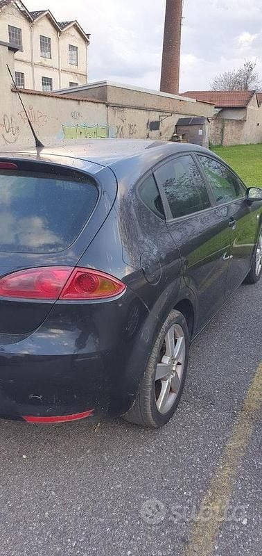 Usata Seat Leon 105 CV (77 kW) 2005 Nero Utilitaria