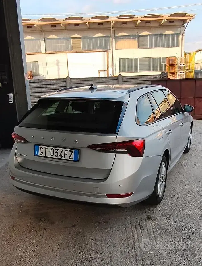 Usata Skoda Octavia 150 CV (110 kW) 2024 Grigio Station wagon
