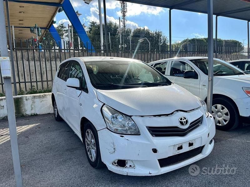 Usata Toyota Verso 126 CV (92 kW) 2012 Bianco Monovolume