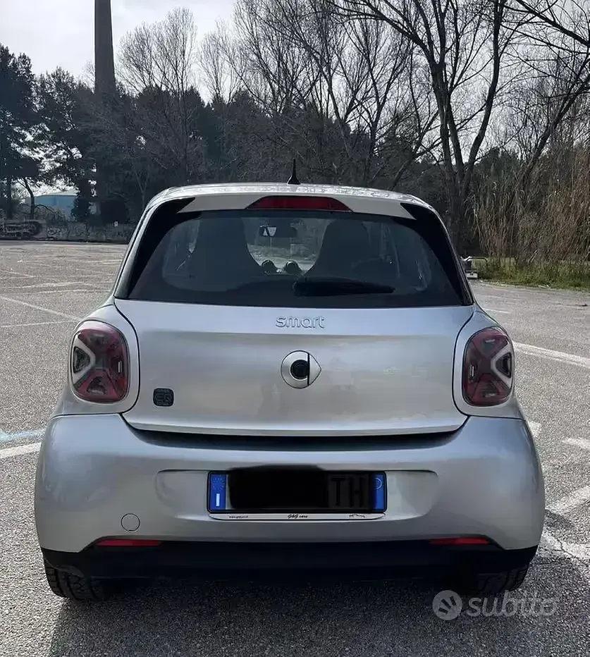 Usata Smart ForFour Electric Drive 60 kW (82 CV) 2021 Grigio Utilitaria