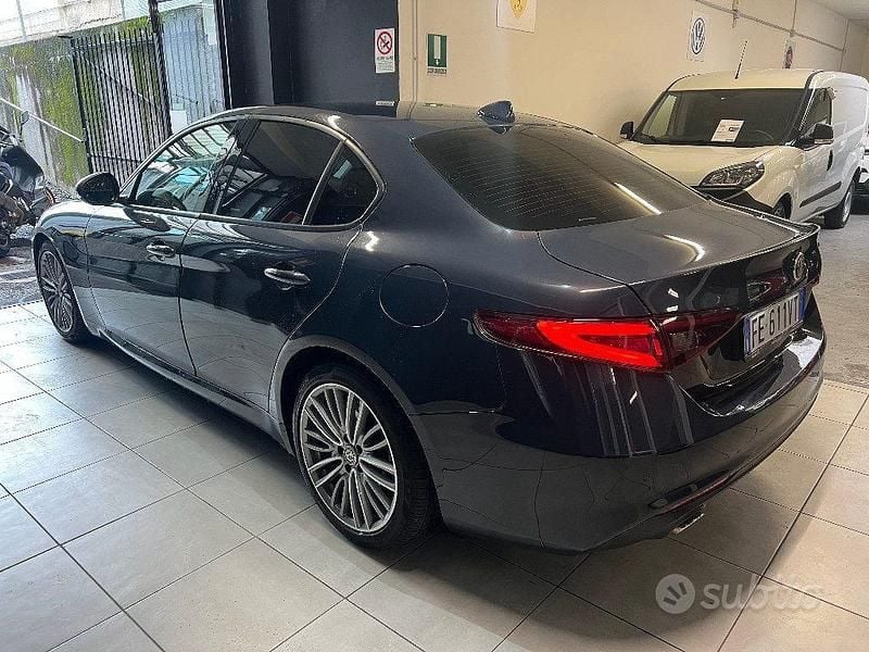 Usata Alfa Romeo Giulia 150 CV (110 kW) 2016 Grigio Berlina