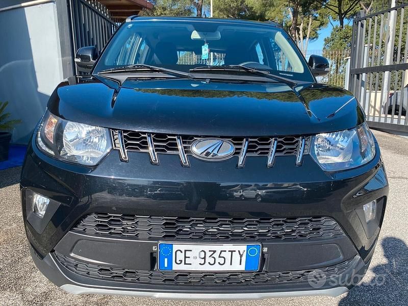 Usata Mahindra KUV100 83 CV (61 kW) 2022 Nero SUV