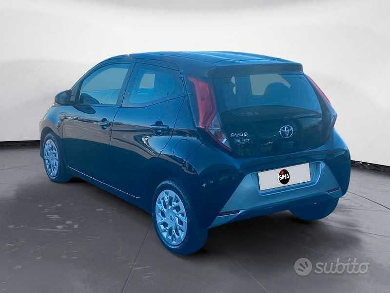Usata Toyota Aygo X-wave 72 CV (52 kW) 2021 Nero Utilitaria
