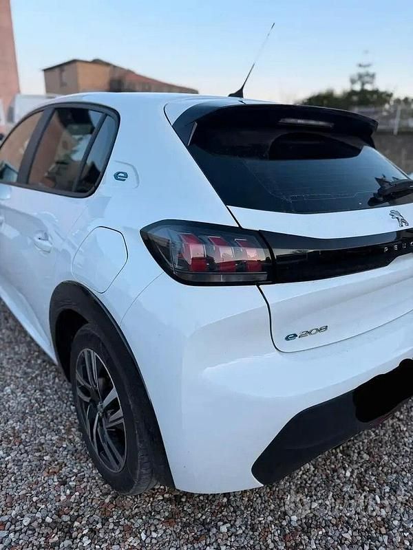 Usata Peugeot 208 Active 100 kW (136 CV) 2021 Bianco Utilitaria