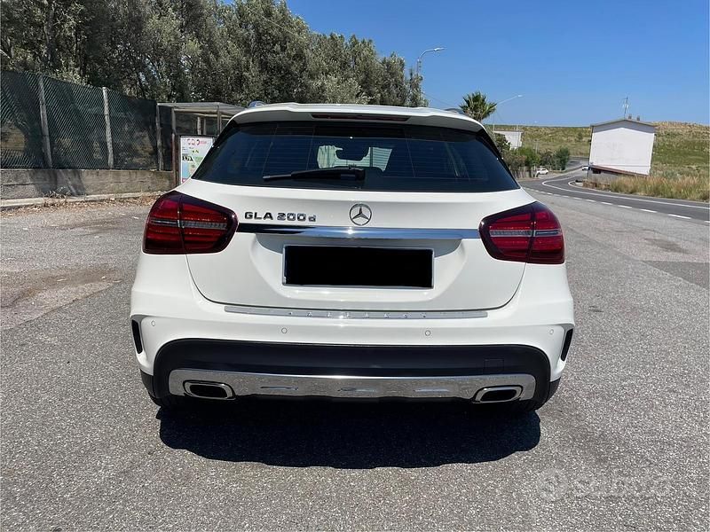Usata Mercedes GLA200 Premium 136 CV (100 kW) 2017 Bianco SUV