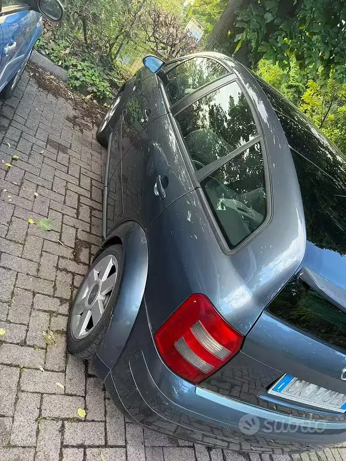 Usata Audi A2 75 CV (55 kW) 2003 Grigio Utilitaria